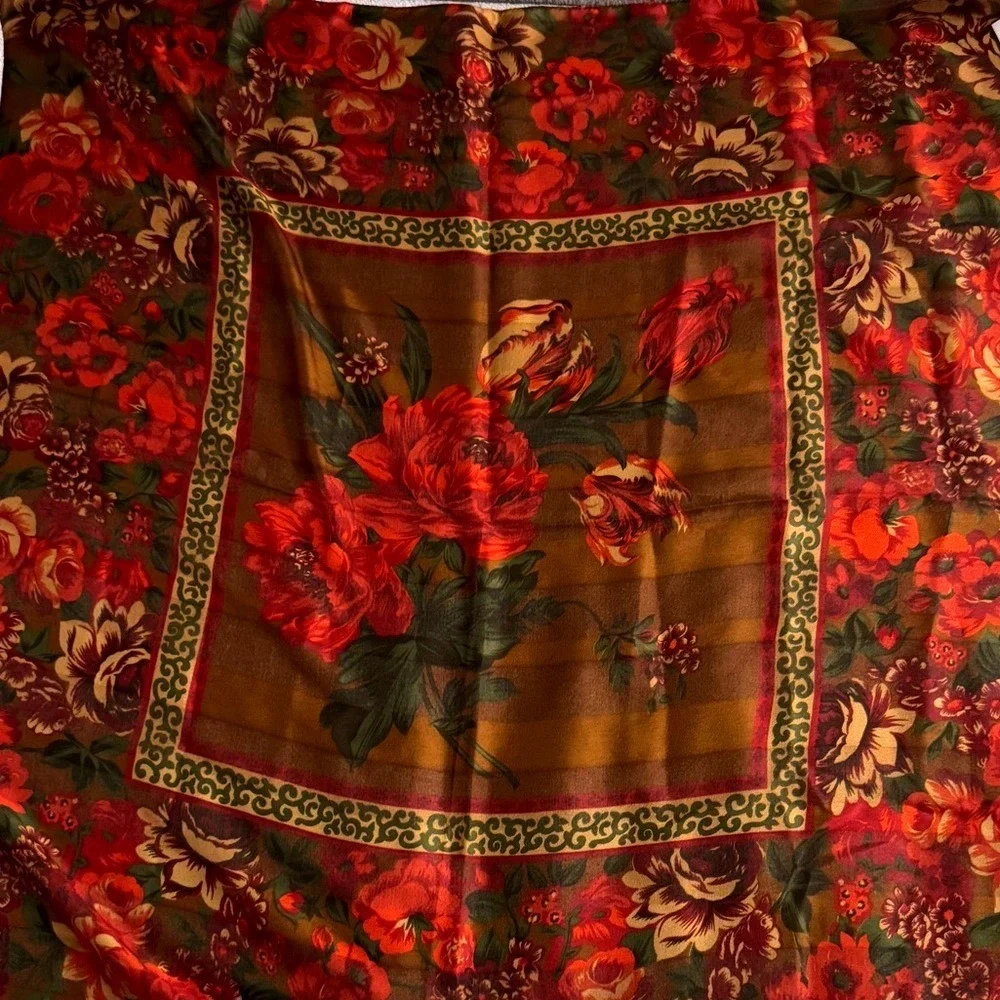 Berkshire Vintage Floral Square Scarf Red Rose Made in Italy 30x30‎ Polyester